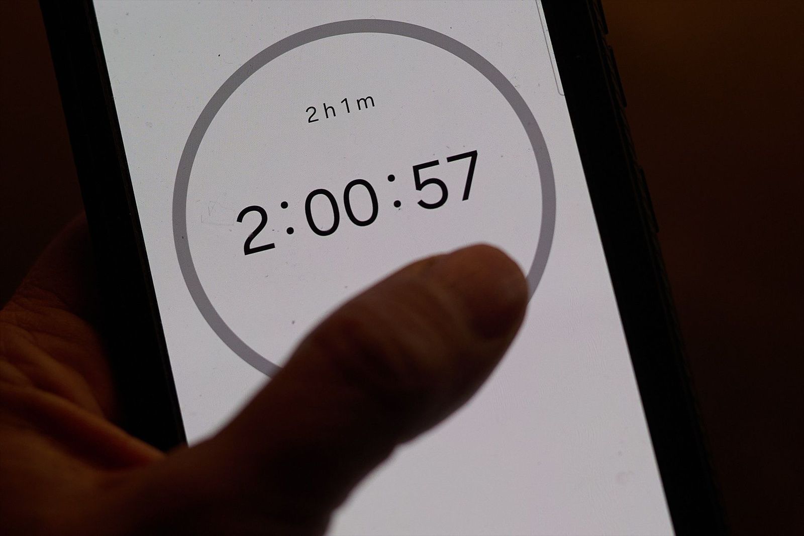 Llega un nuevo cambio de hora: ¿Cómo afecta a los niños? ¿Qué es el 'ojo de insomnio'?