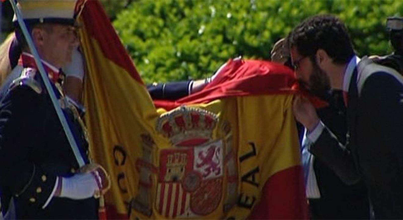 Jura de bandera de 250 civiles