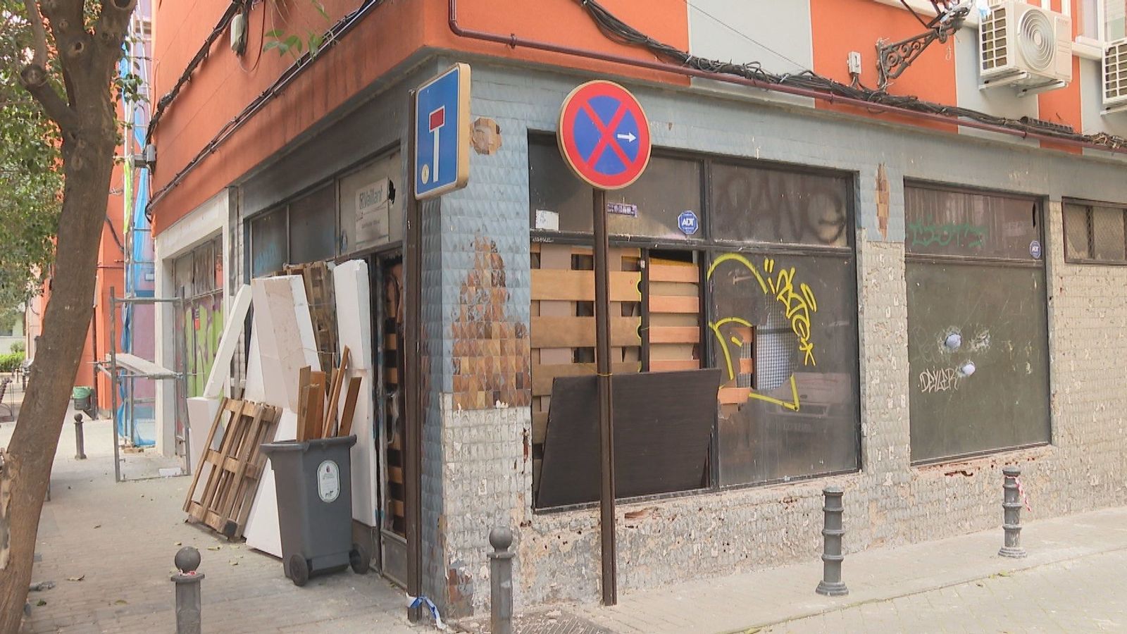 Un local okupado en Alcorcón siembra el miedo entre los vecinos: trapicheo, peleas e inseguridad