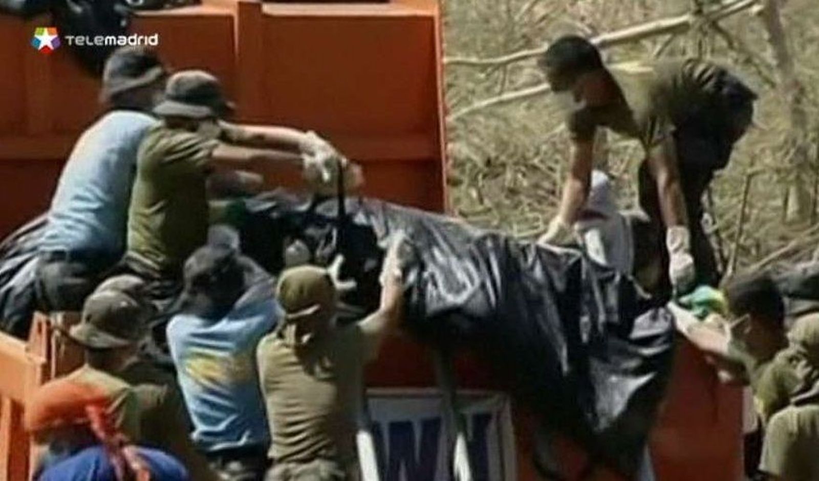 Filipinas restablece algunos servicios y continúa recogiendo cadáveres
