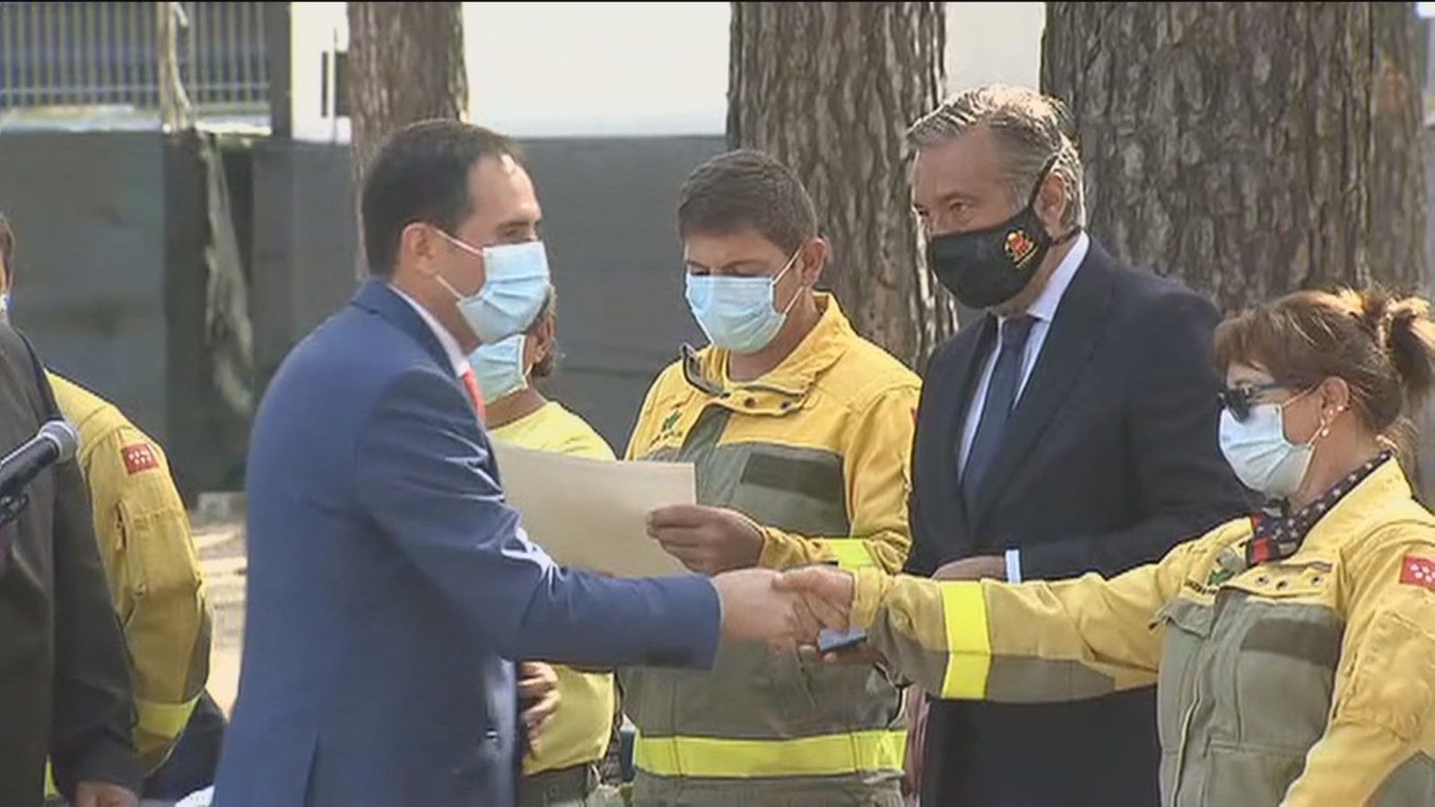 Robledo de Chavela reconoce el trabajo de los bomberos y las brigadas forestales en el incendio de 2020
