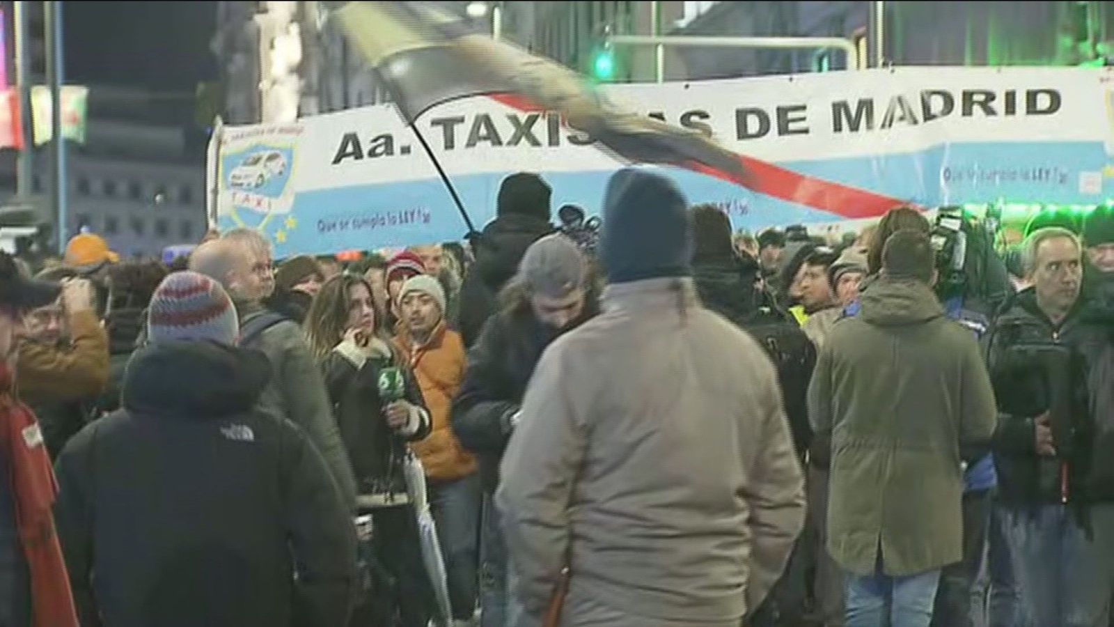 Los taxistas vuelven a cortar el tráfico en Gran Vía y parte del Paseo del Prado