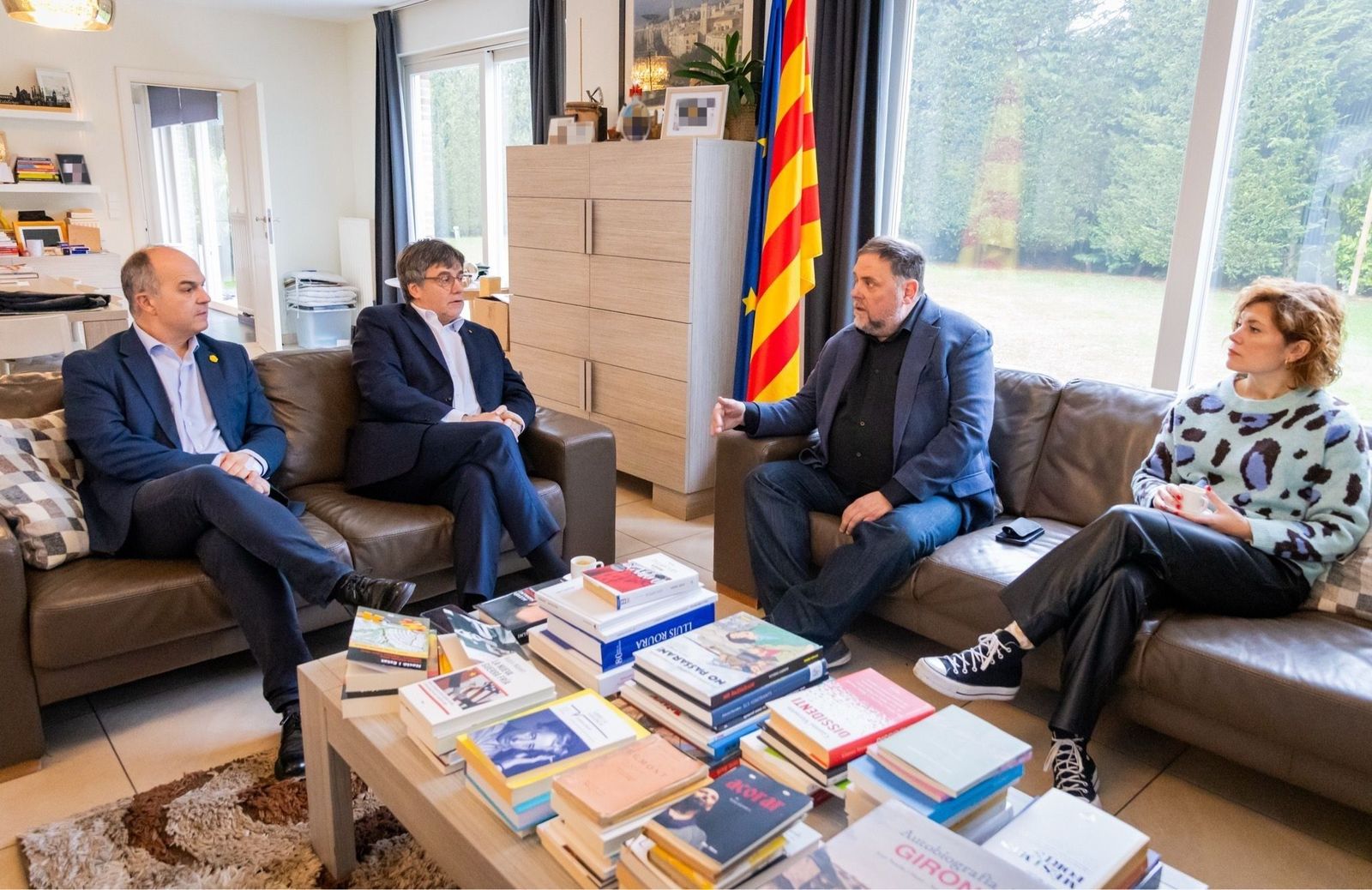 Puigdemont y Junqueras acuerdan iniciar una "nueva etapa" para "recuperar la iniciativa del movimiento independentista"