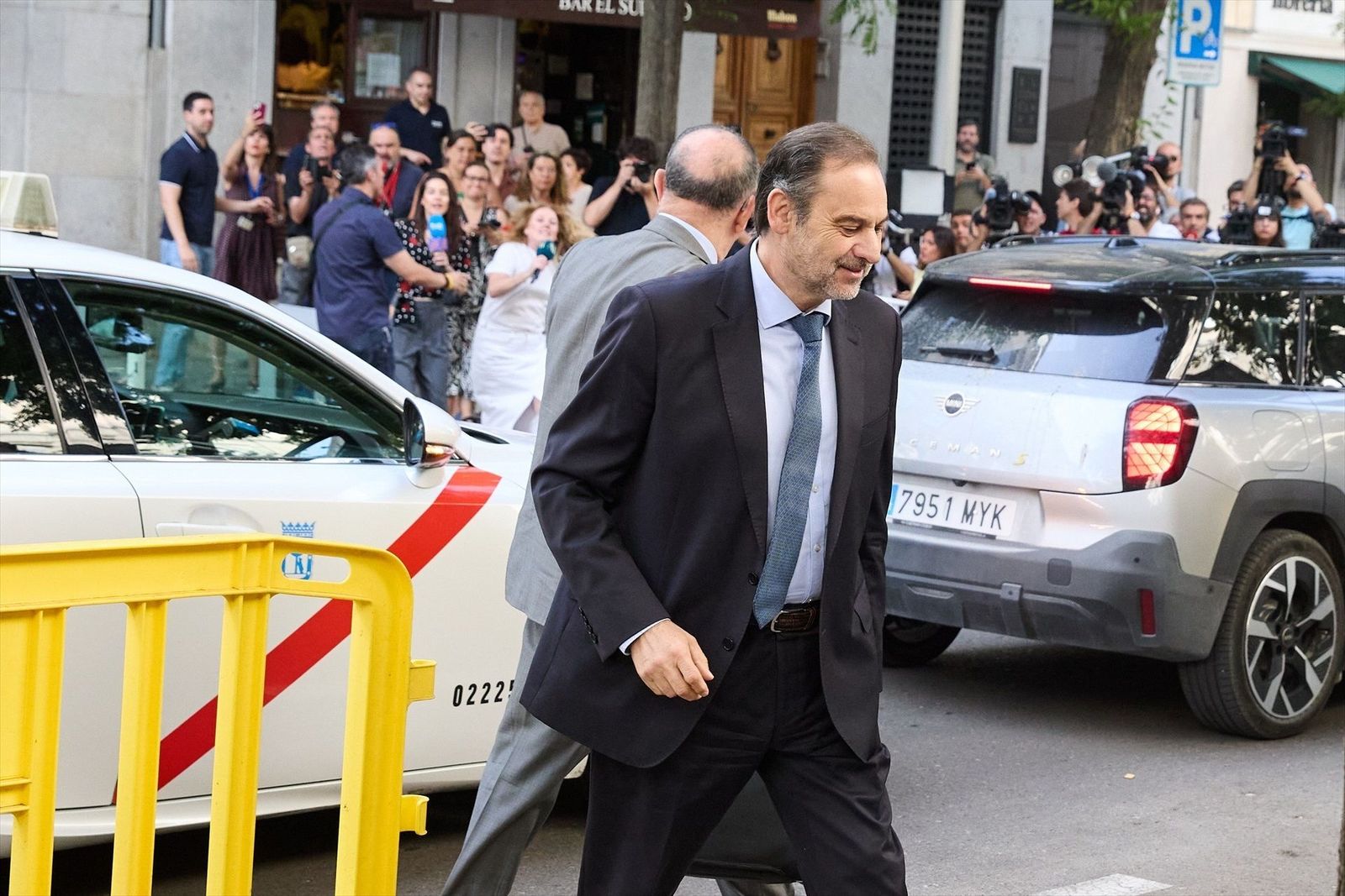Ábalos llega a su tercera cita con el Supremo recibido con gritos de "corrupto" y el Alto Tribunal rechaza aplazar la declaración de Koldo