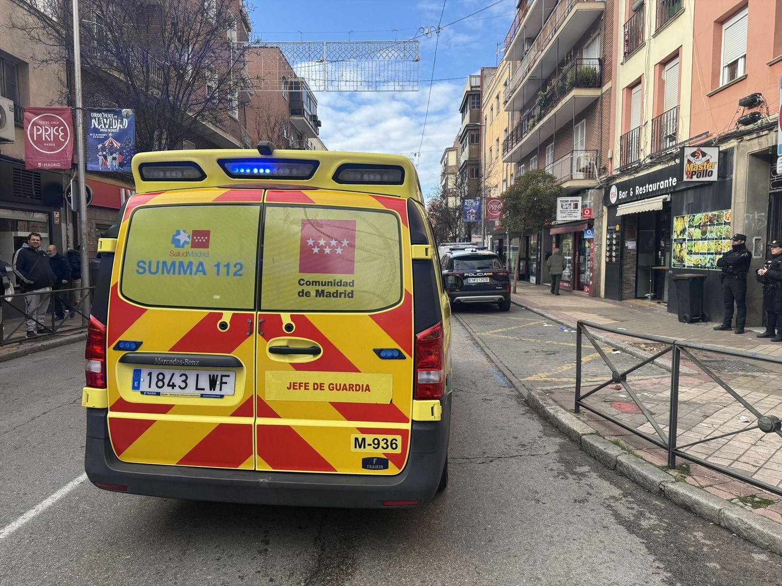 Ambulancia en la calle Marcelo Usera