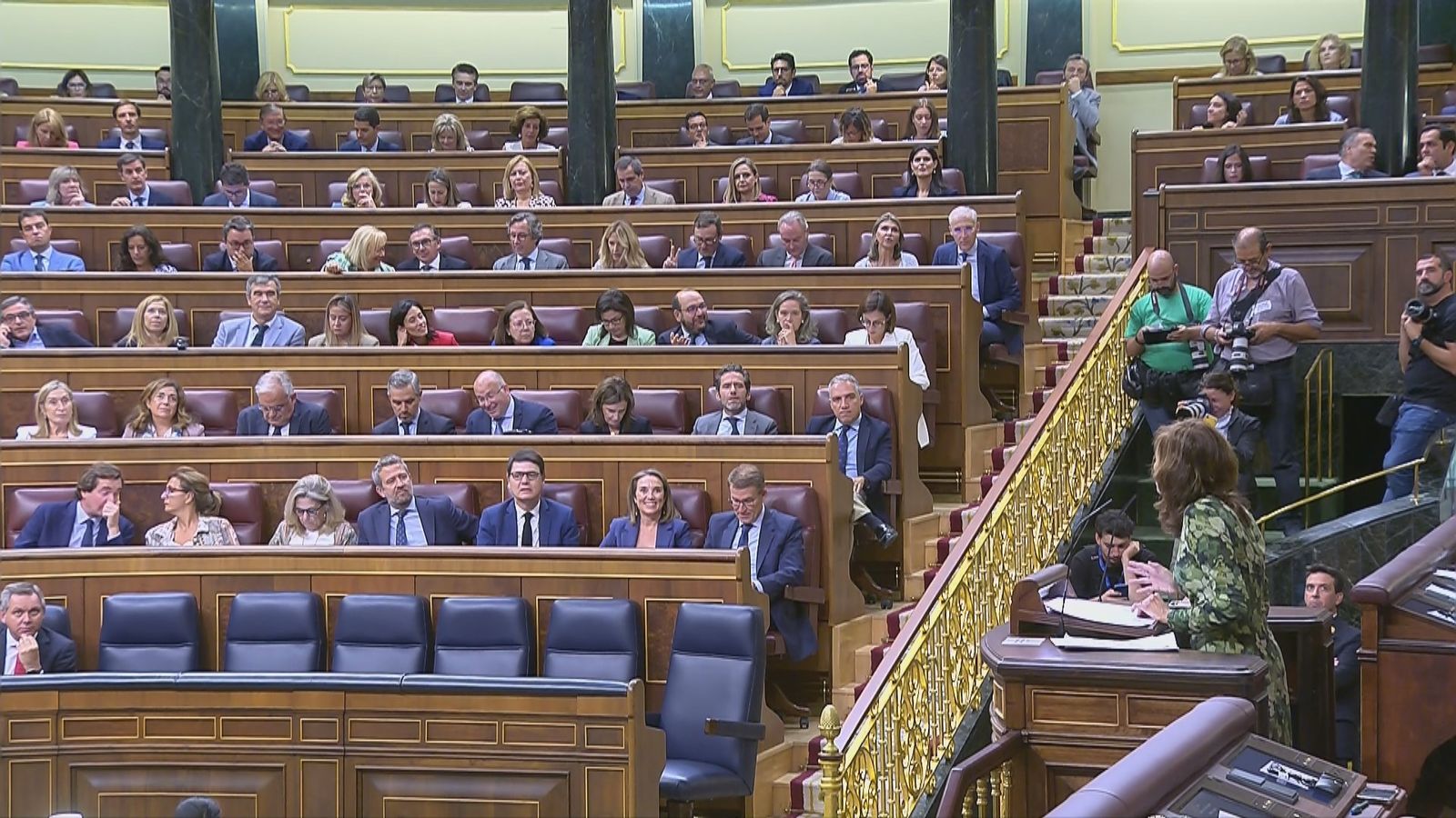 Diputados del PP siguiendo el Pleno