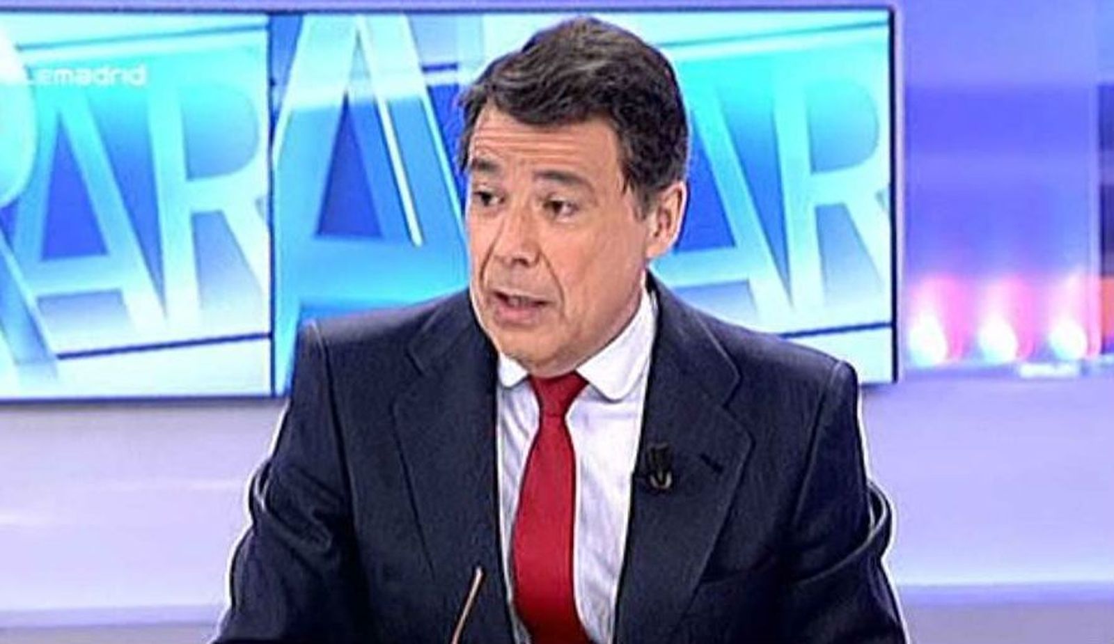 González denuncia una "cacería informativa" para impedir el 'ticket Aguirre-González'