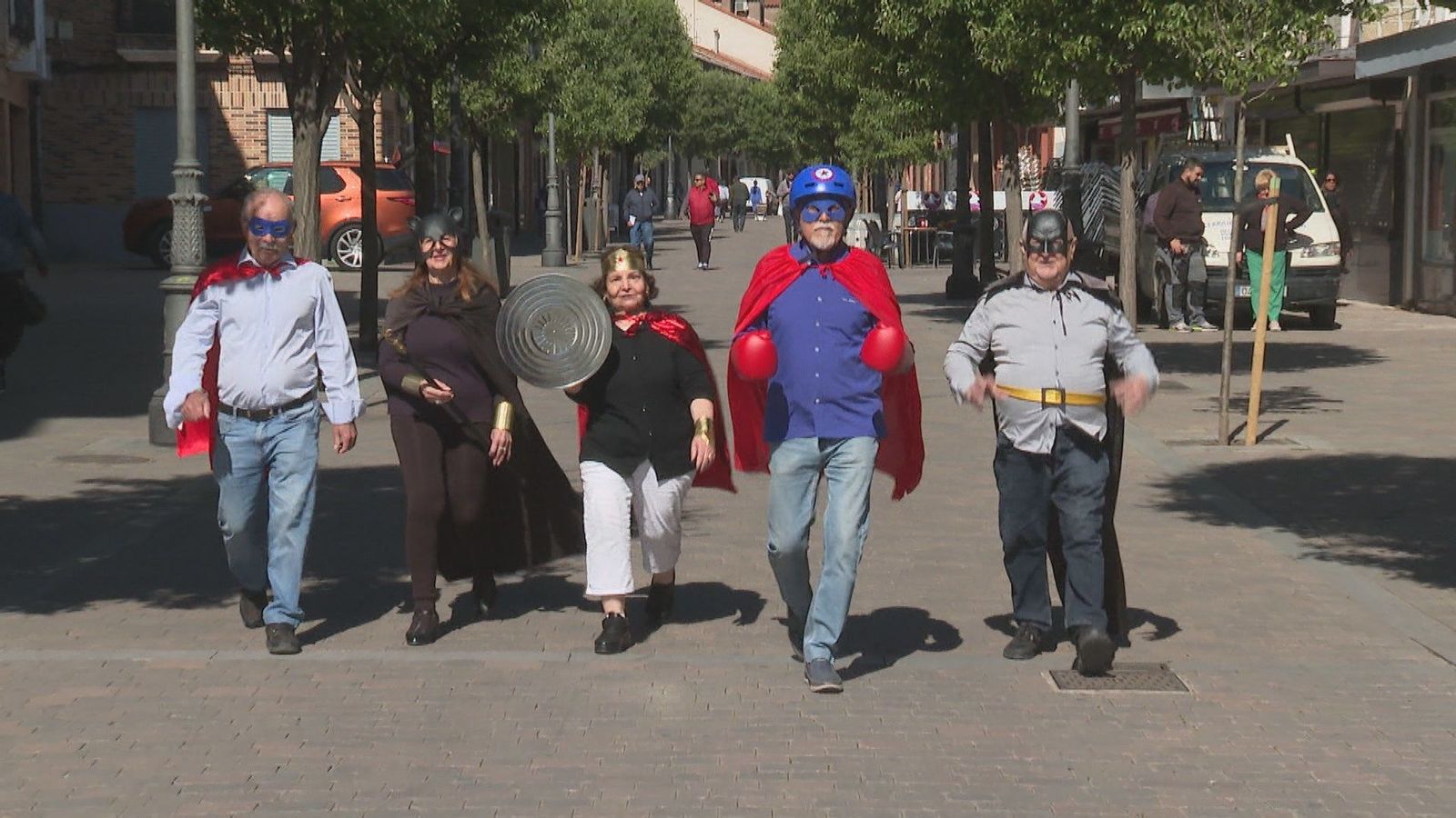 'WonderYaya', 'SuperPan'... los 'SuperYayos' de Fuenlabrada, al rescate del pequeño comercio
