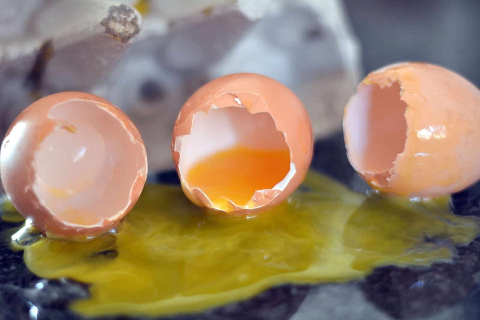 ¿Qué harías si compras una docena de huevos y hay varios rotos?