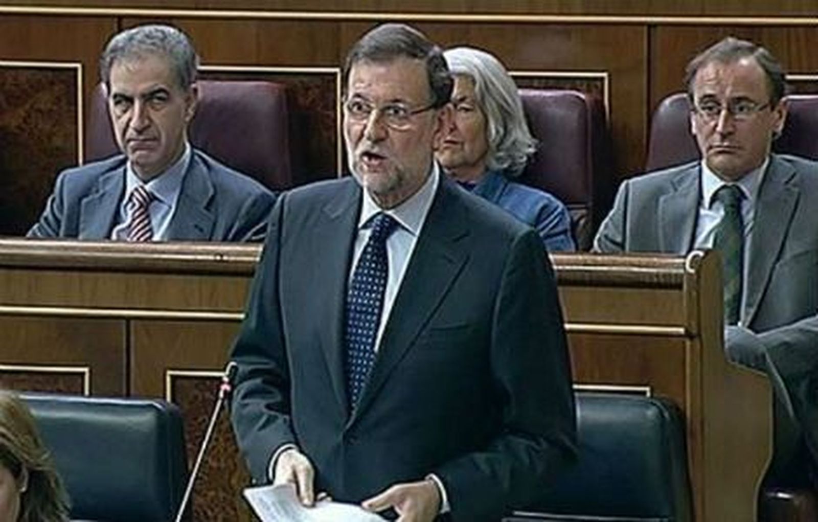 Rajoy dice que sus políticas "empiezan a dar resultados" en su 2º aniversario electoral