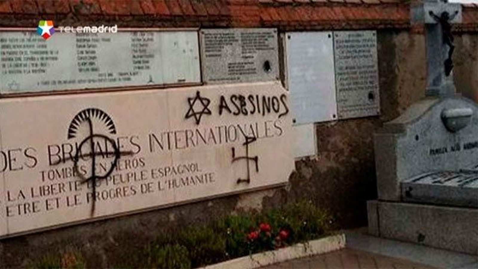 Profanan el monumento a los brigadistas internacionales  del cementerio de Fuencarral