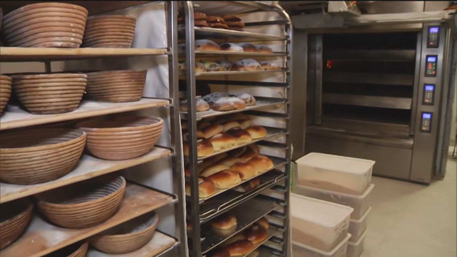 Los panaderos apagan el horno en protesta por los precios de la energía: "Sin luz no hay pan"