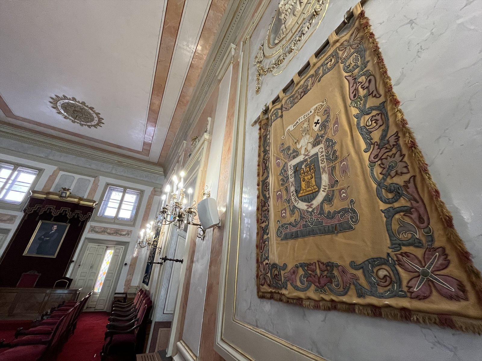 Alcalá restaurará cuatro tapices históricos del Palacio Consistorial