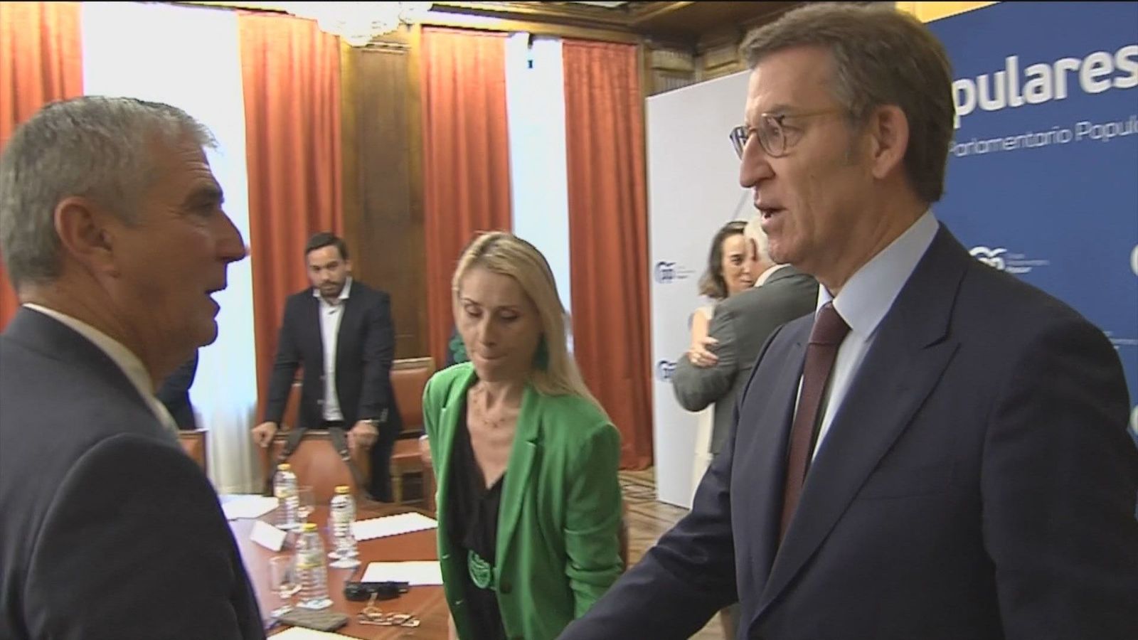 Feijóo defiende el "bilingüismo cordial" para recuperar la "convivencia pacífica" en Cataluña