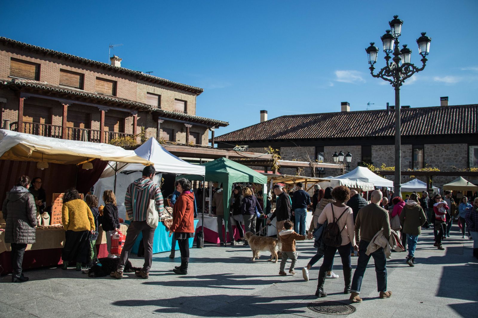 El mercado artesanal de Manzanares vuelve a abrir el próximo fin de semana