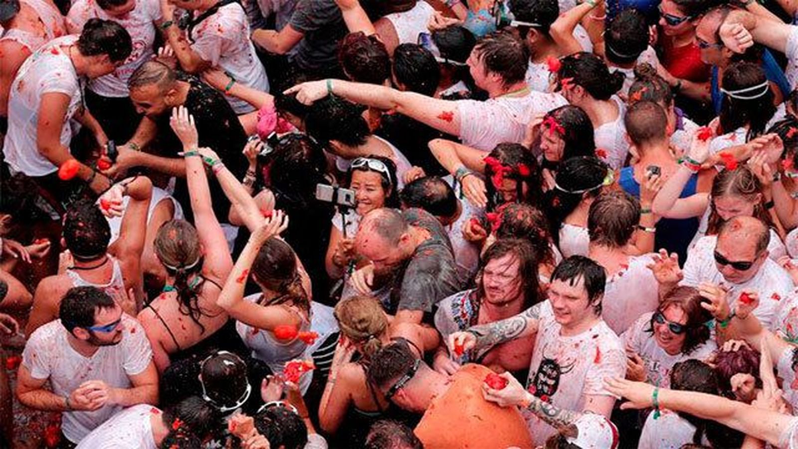 Tomatina en Buñol, entre fuertes medidas de seguridad