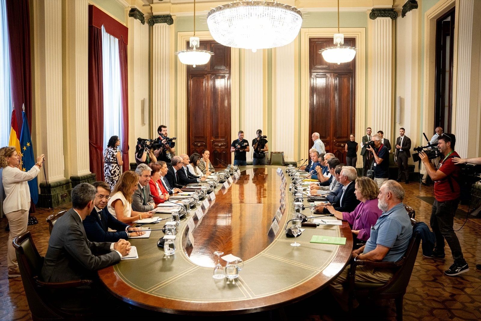 Ganaderos y agricultores reclaman a Planas ayudas ante la subida de los combustibles