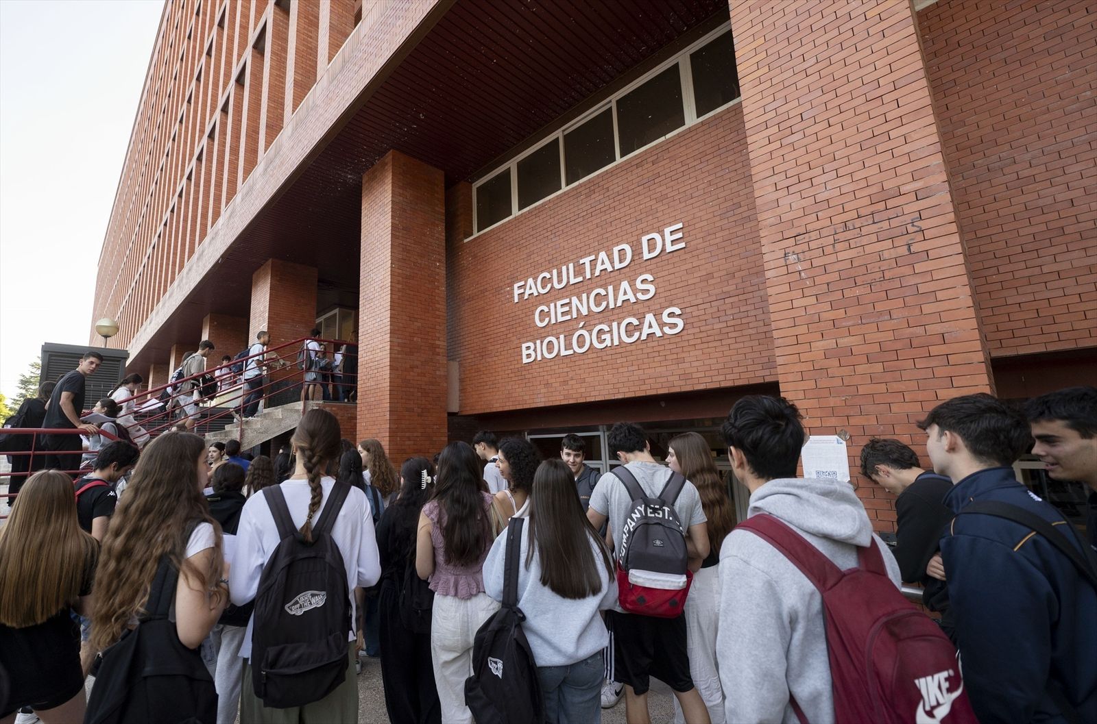 Los jóvenes ven negro su futuro laboral