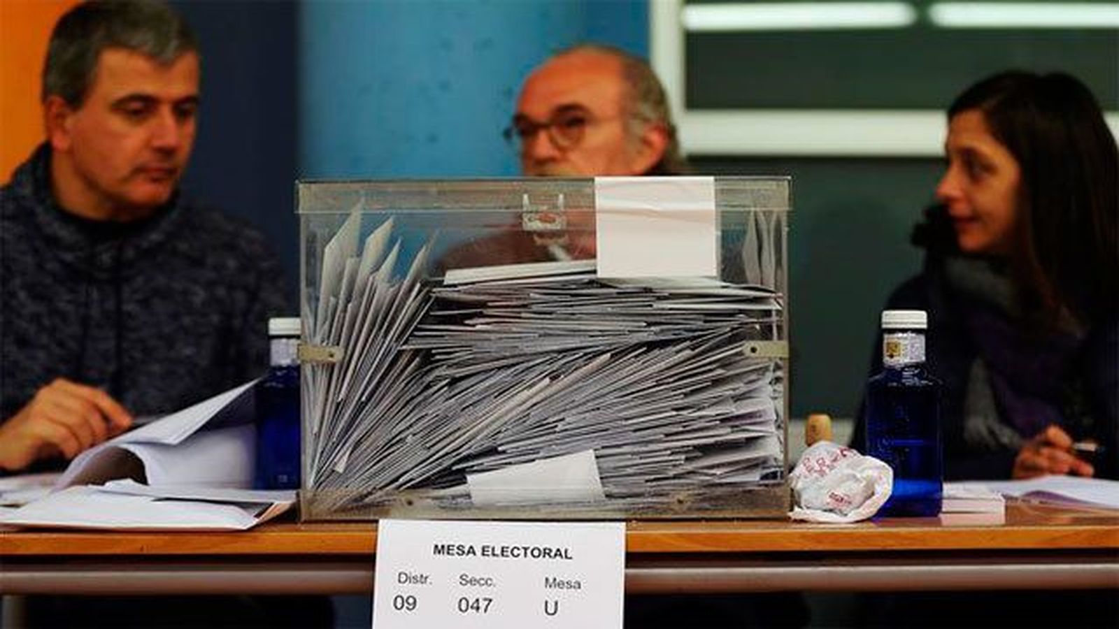 Un 68,32% de los catalanes vota hasta las 18.00 horas, 5,2 puntos más que en 2015