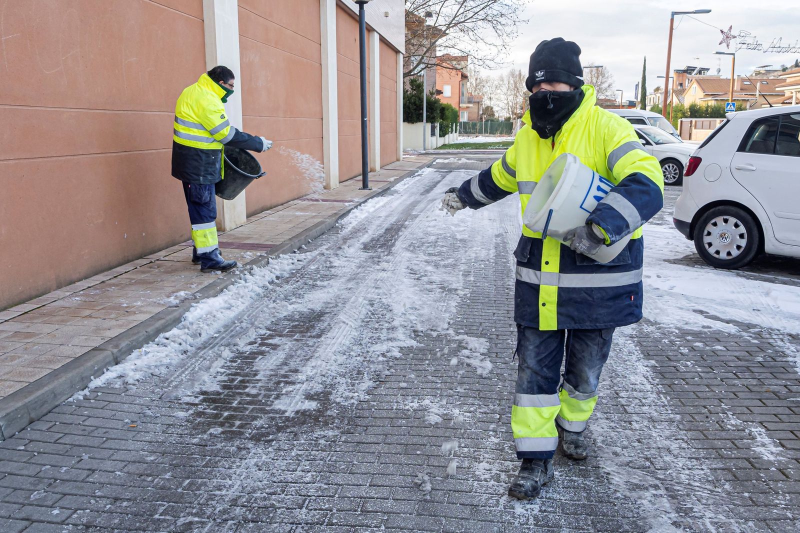 El paso de Filomena dispara el precio de las palas, la sal o los servicios de fontanería