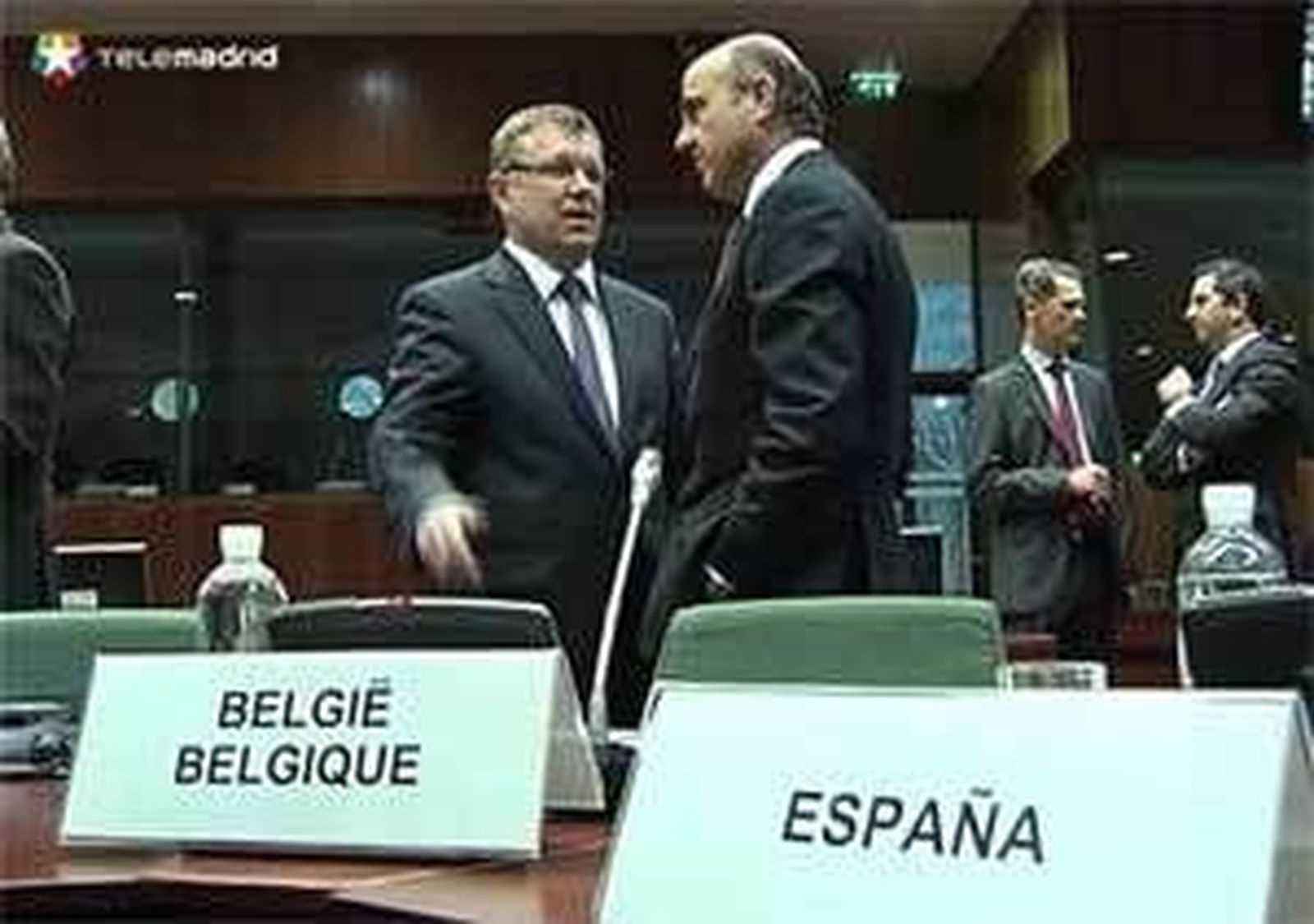 Bruselas prevé dar a España un año más para bajar déficit a cambio de "medidas adicionales"