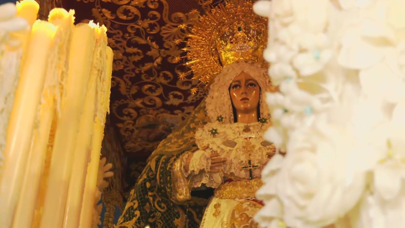 Estación de Penitencia de la Esperanza Macarena en el Convento de las Carboneras