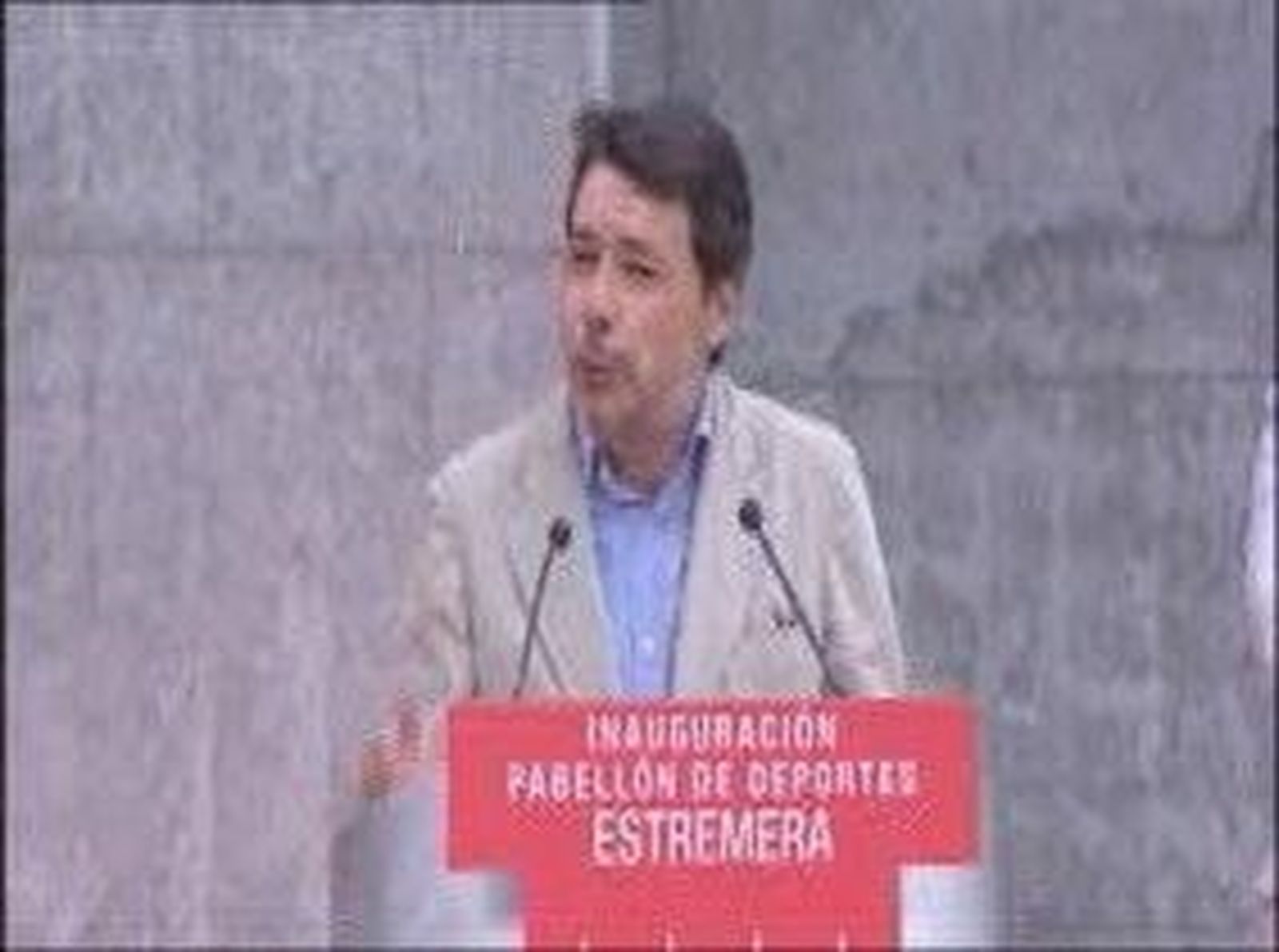 Ignacio Gonzalez inaugura un polideportivo en Estremera
