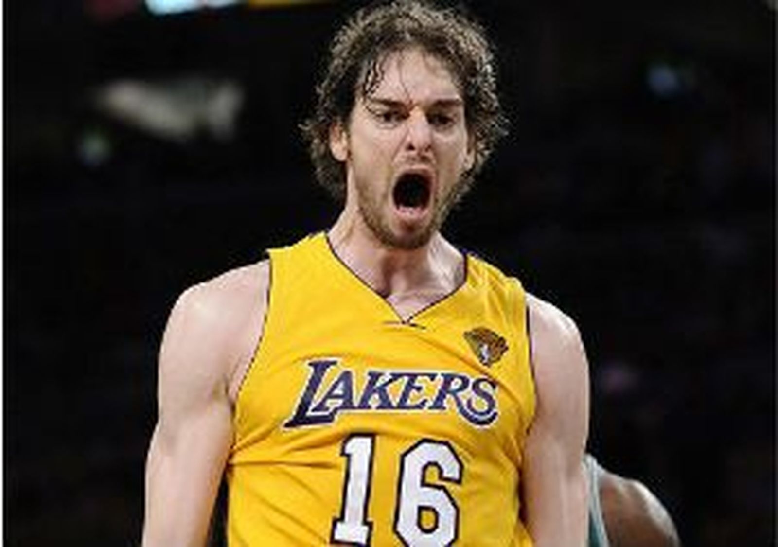 Gasol mete a los Lakers en playoffs