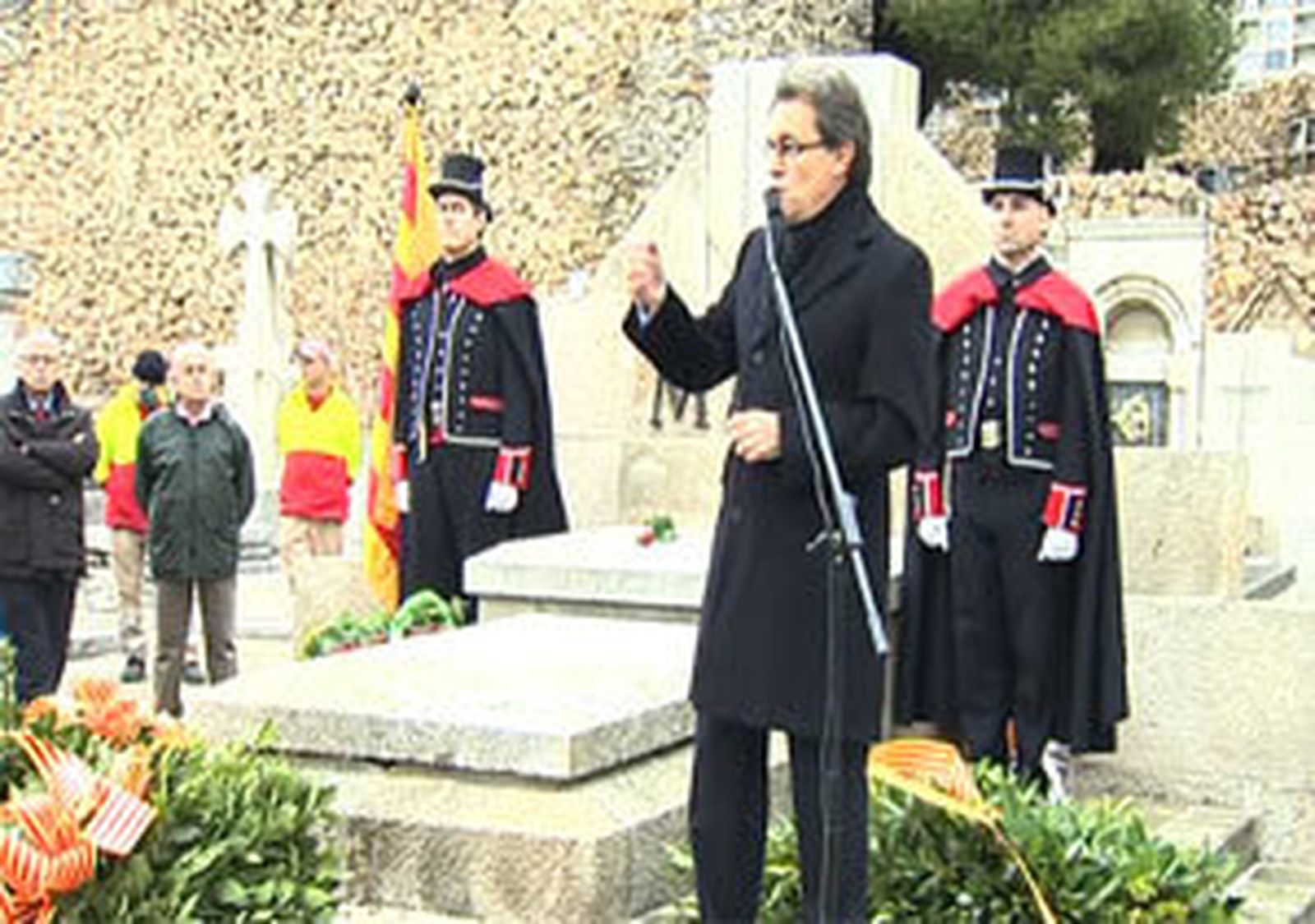 Artur Mas ante la tumba de Francesc Maciá
