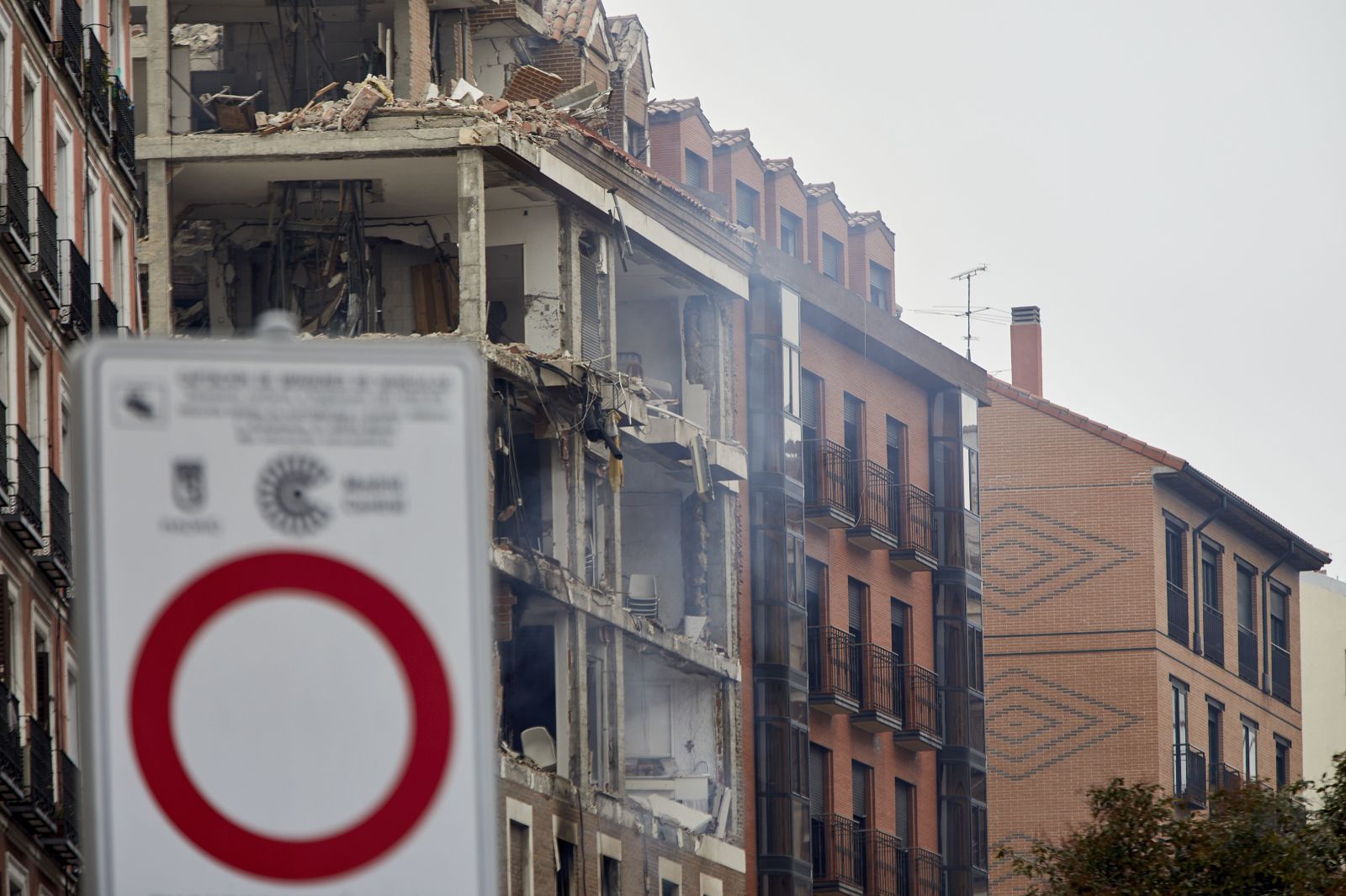 Aspecto del edificio de la calle Toledo afectado por la explosión