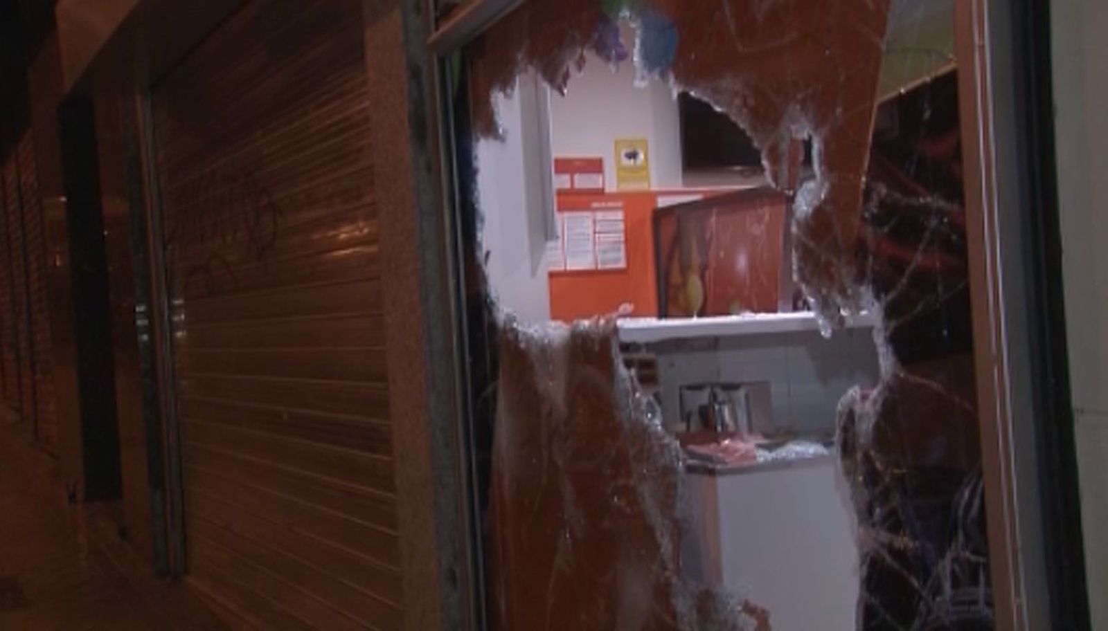 Revientan el cristal con una maza en el asalto a un local de apuestas de Villaverde Bajo