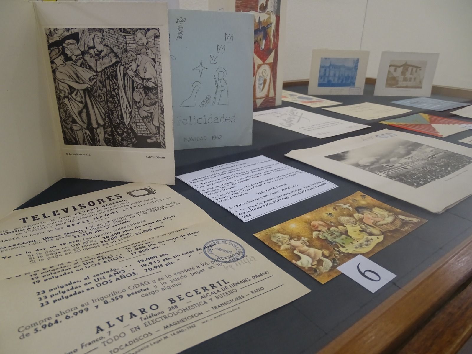 Exposición de postales y otro material navideño en Alcalá de Henares