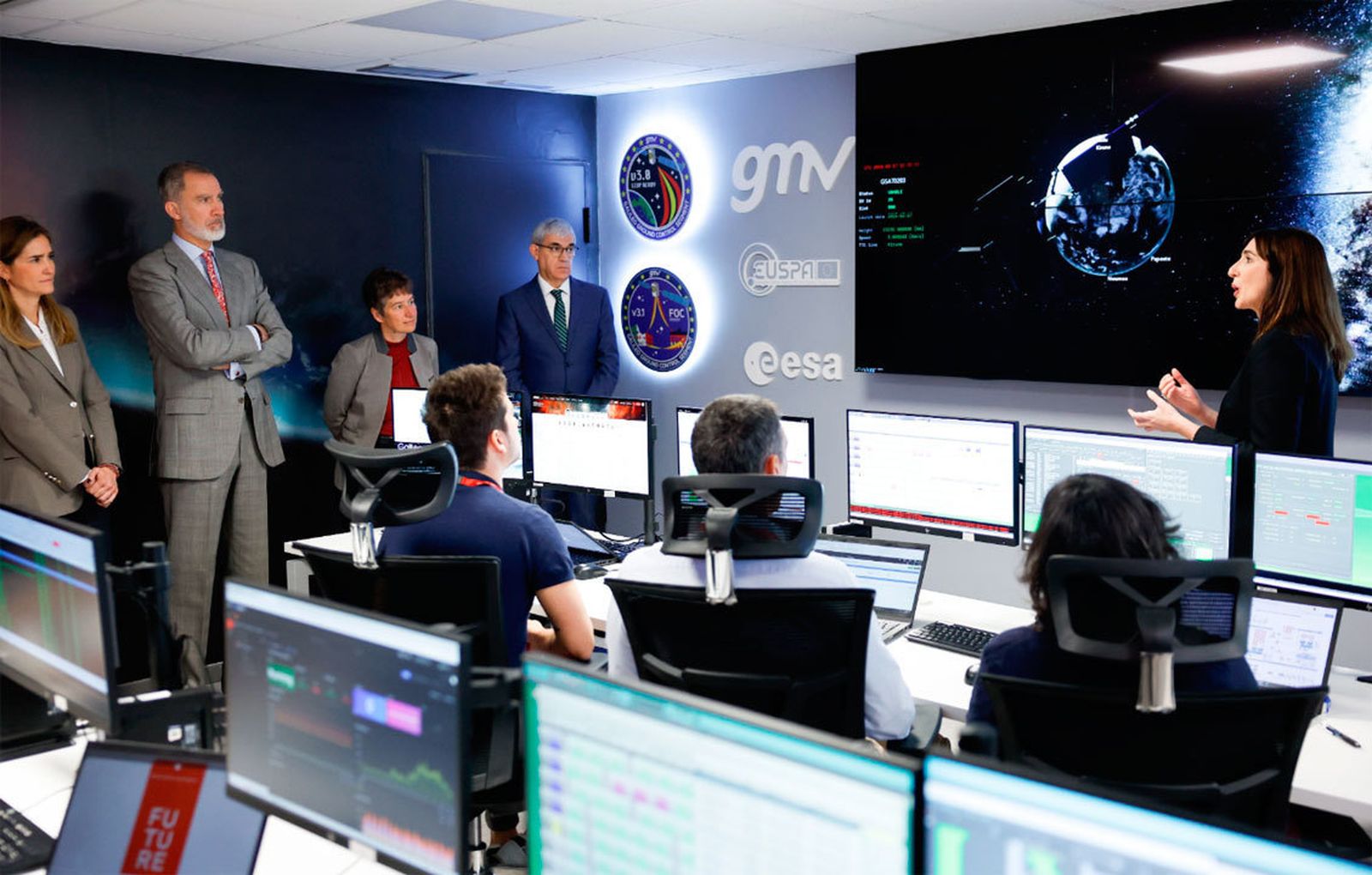El rey visita la empresa GMV en Tres Cantos