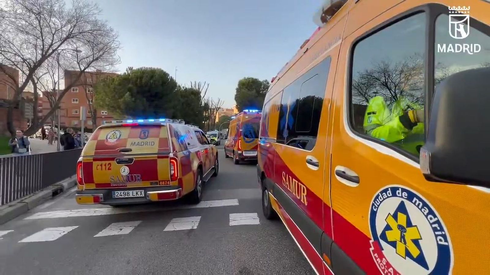 Grave un menor tras ser atropellado por un autobús urbano en la avenida de Los Rosales de Villaverde