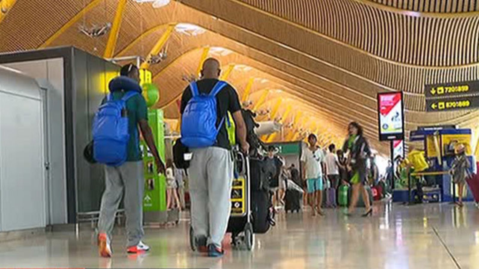 El IPC cae el 1,1 % en abril por los viajes organizados y la electricidad
