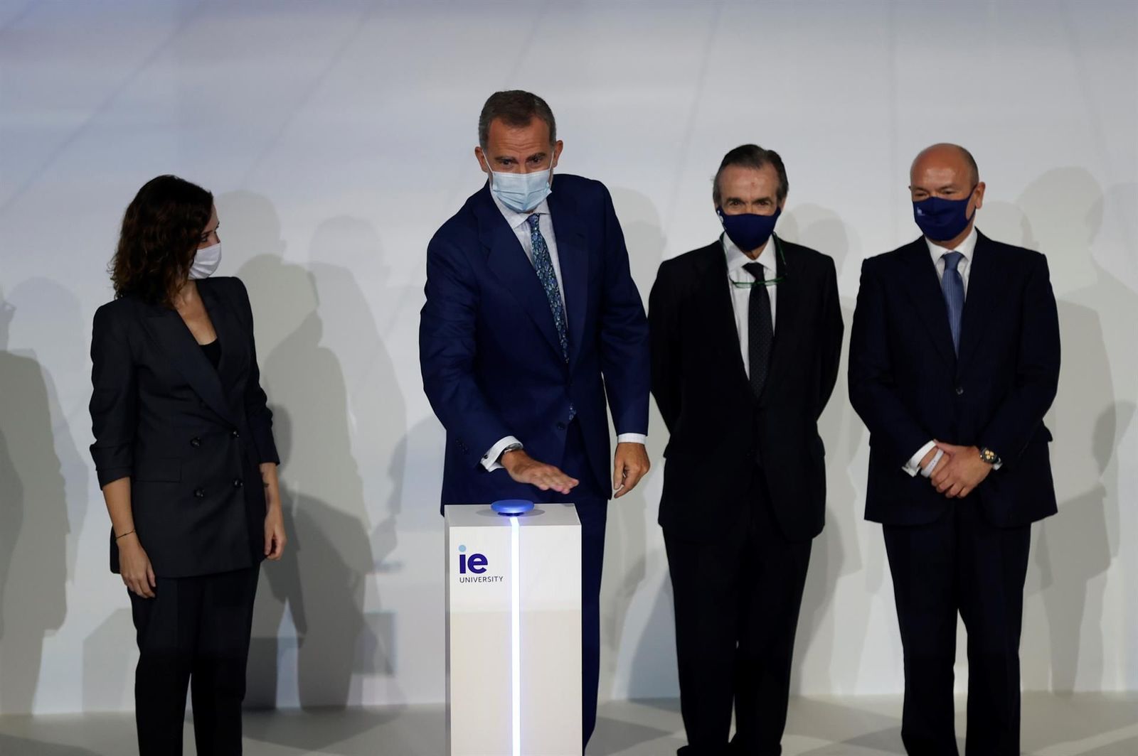 El Rey inaugura en Madrid la IE Tower, la primera universidad instalada en un rascacielos