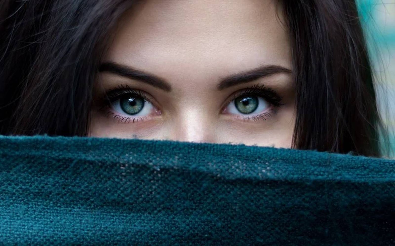 En épocas de mascarillas, el poder de la mirada transmite más fuerza que nunca