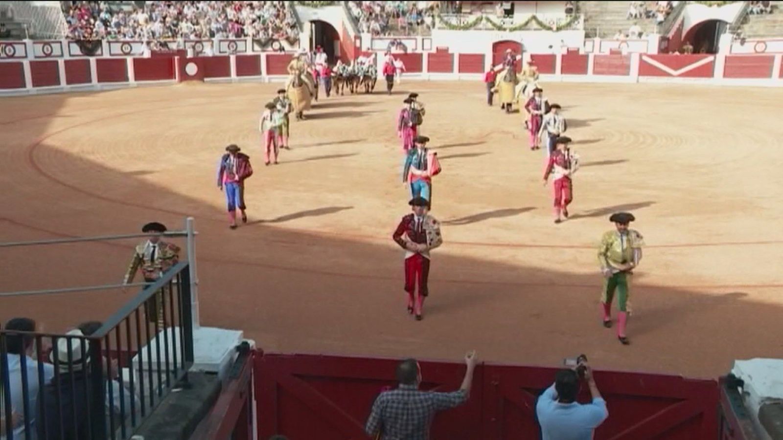 Vox pide la comparecencia de Iceta en el Congreso tras la polémica por los toros 'Feminista' y 'Nigeriano' en Gijón