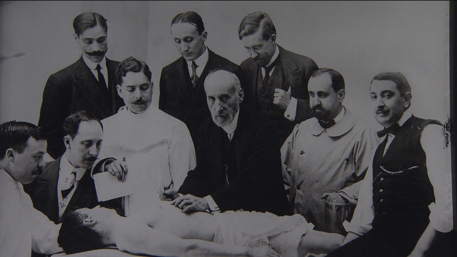La memoria fotográfica de los Alfonso en la Sala del Canal de Isabel II