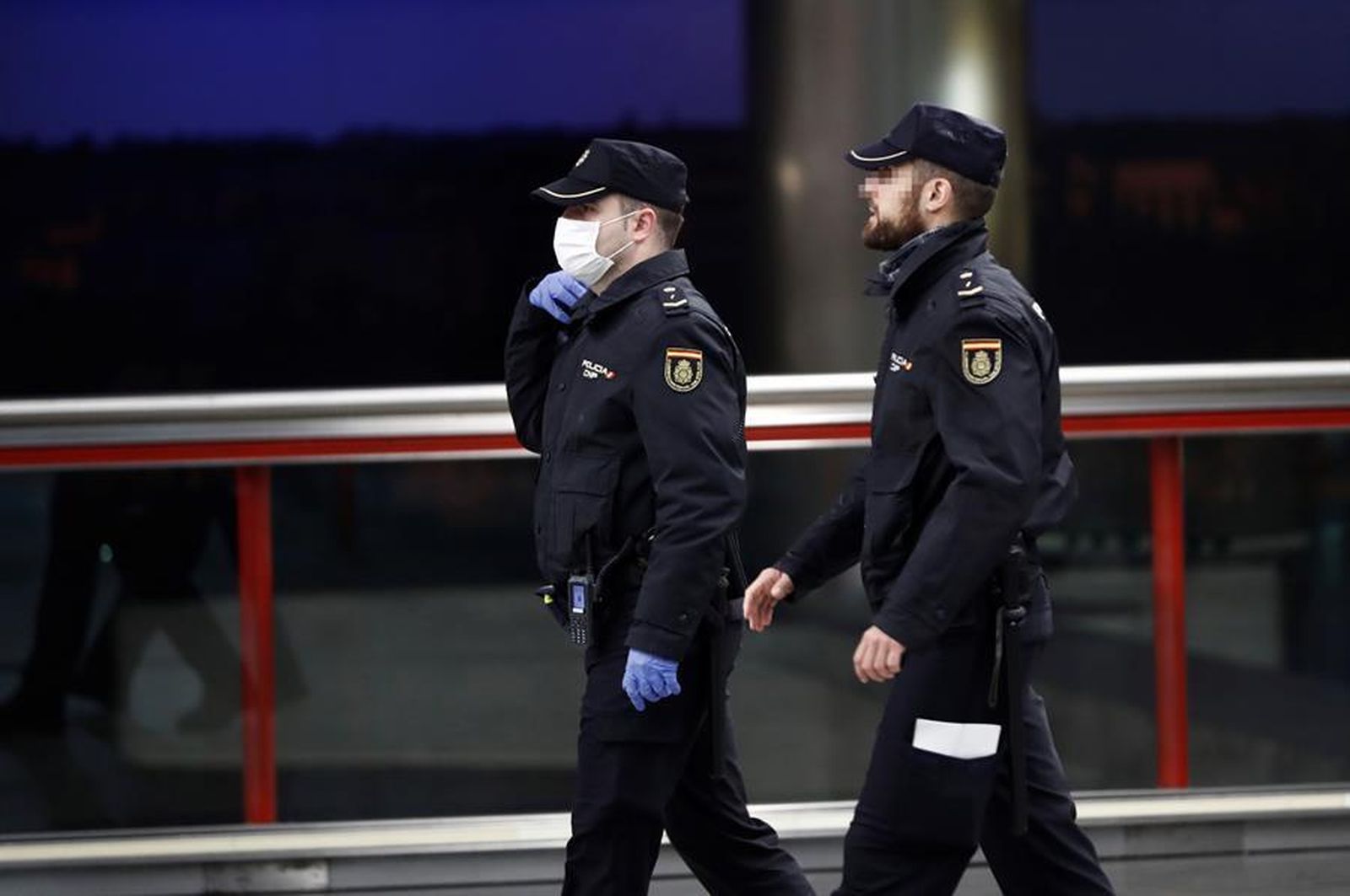 Dos agentes de la Policía Nacional