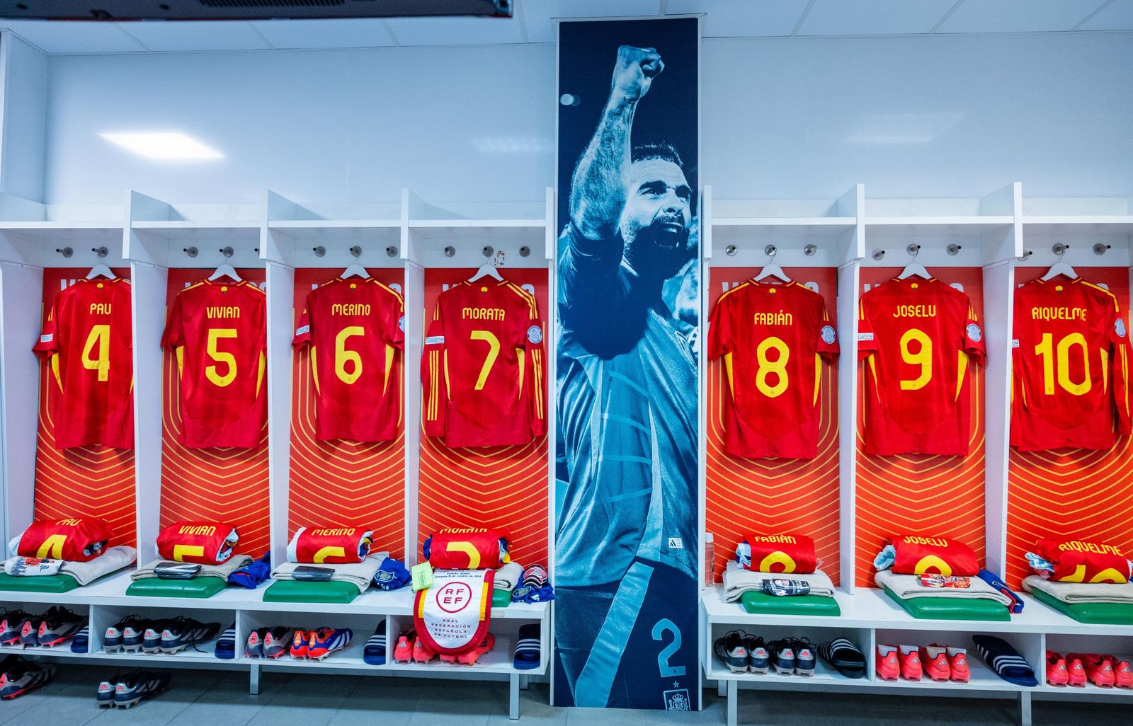 Detallazo de la Selección española con Carvajal