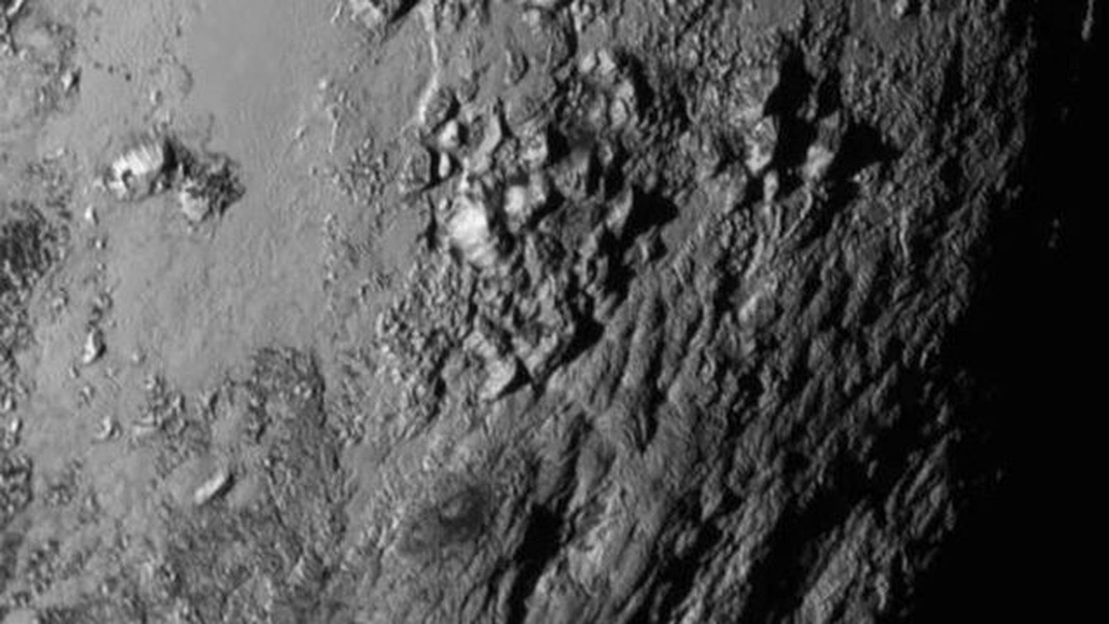 "New Horizons" revela la existencia de jóvenes montañas heladas en Plutón