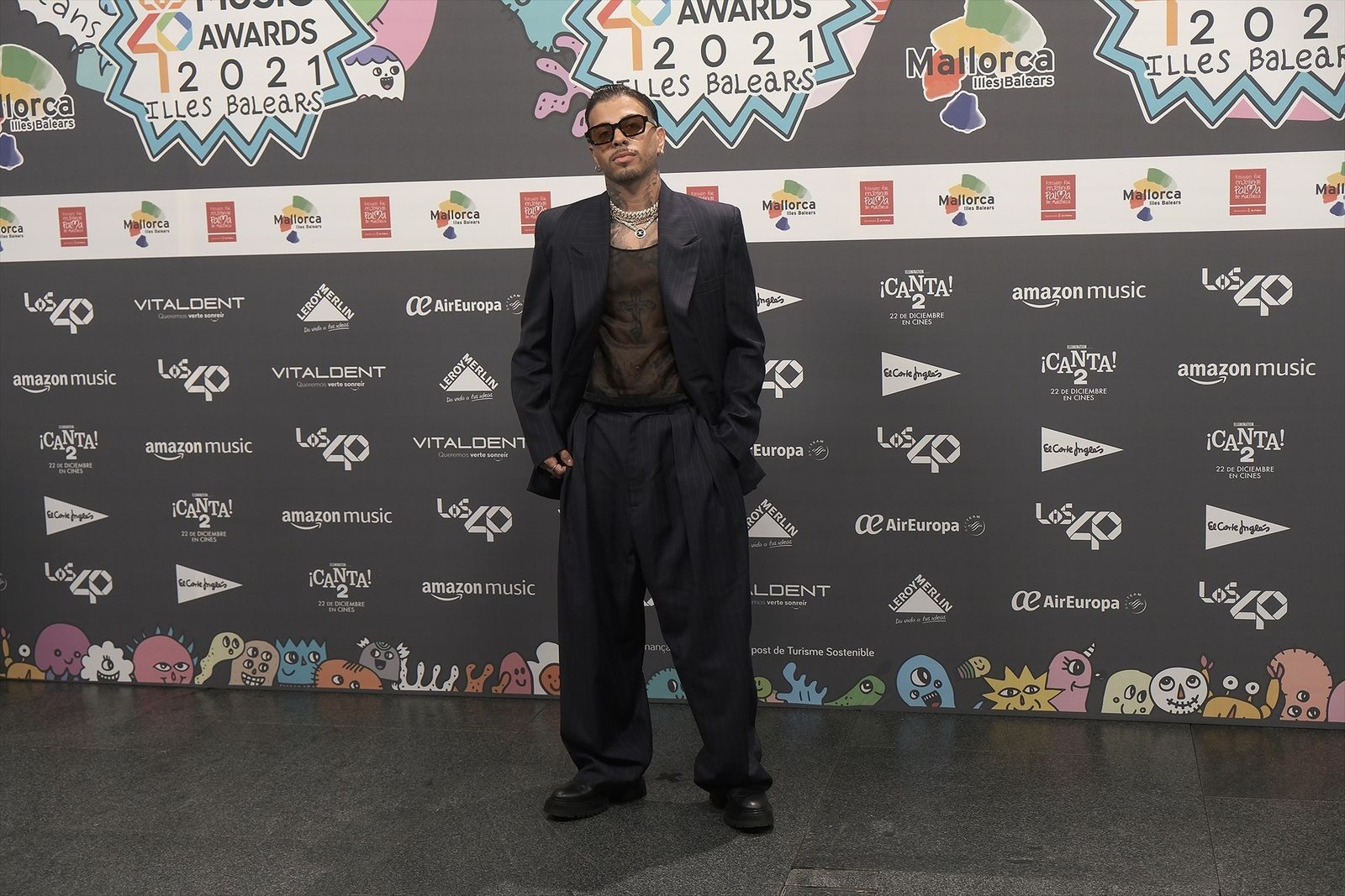 El cantante Rauw Alejandro, posa en el photocall de los 40 Music Awards 2021 en el Velèdrom de Palma
