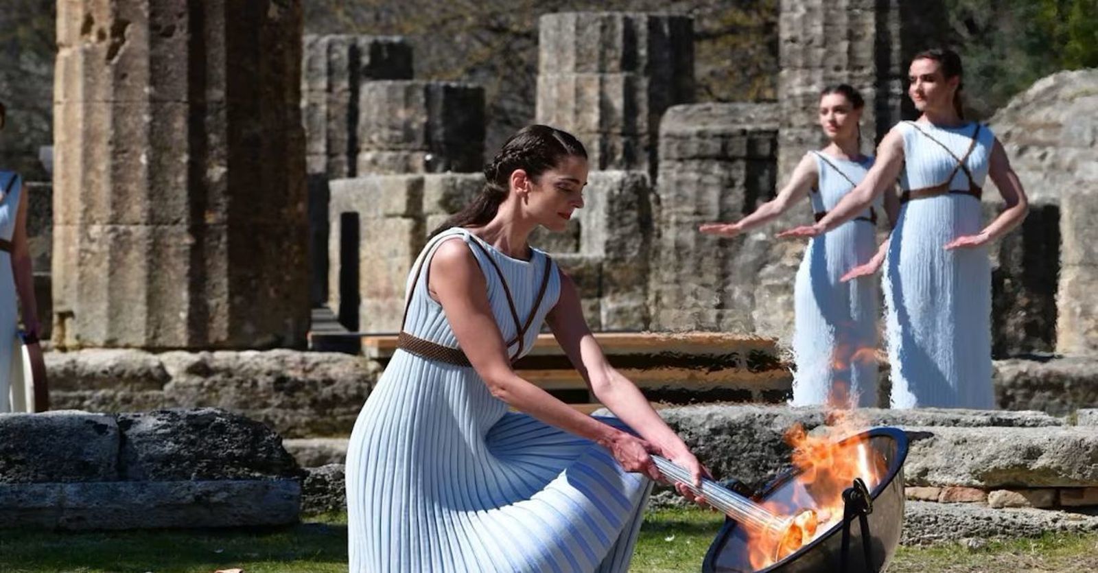 La llama olímpica sale de Grecia