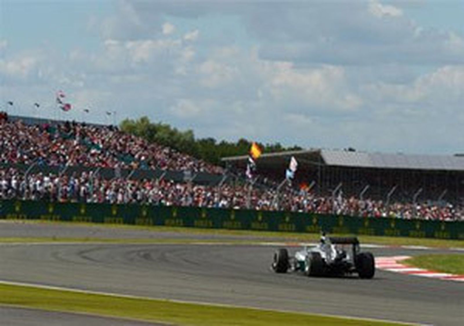 Hamilton ganó en Silverstone y Alonso acabó sexto