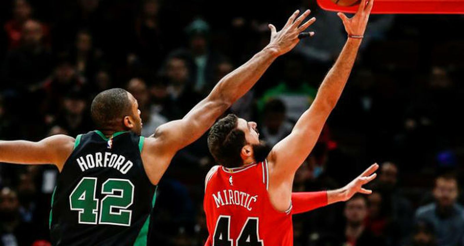 Mirotic ante los Celtics