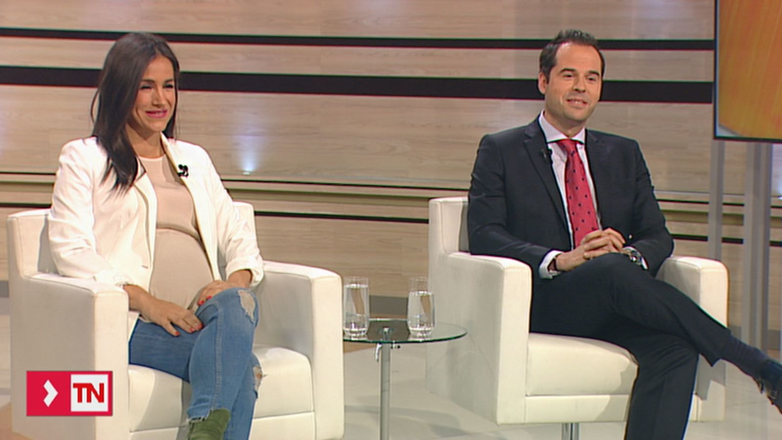 Los candidatos de Ciudadanos a la presidencia de la Comunidad de Madrid y a la Alcaldía de la capital, Ignacio Aguado y Begoña Villacís, entrevistados en Telemadrid.