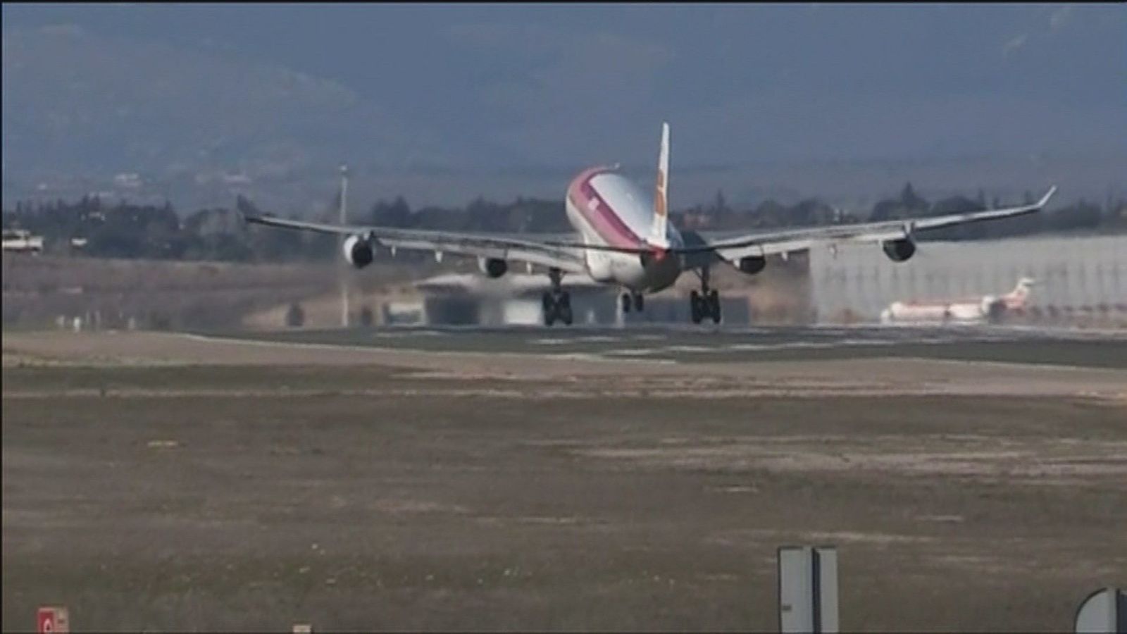 Controles en Barajas para vigilar que se cumplen las restricciones