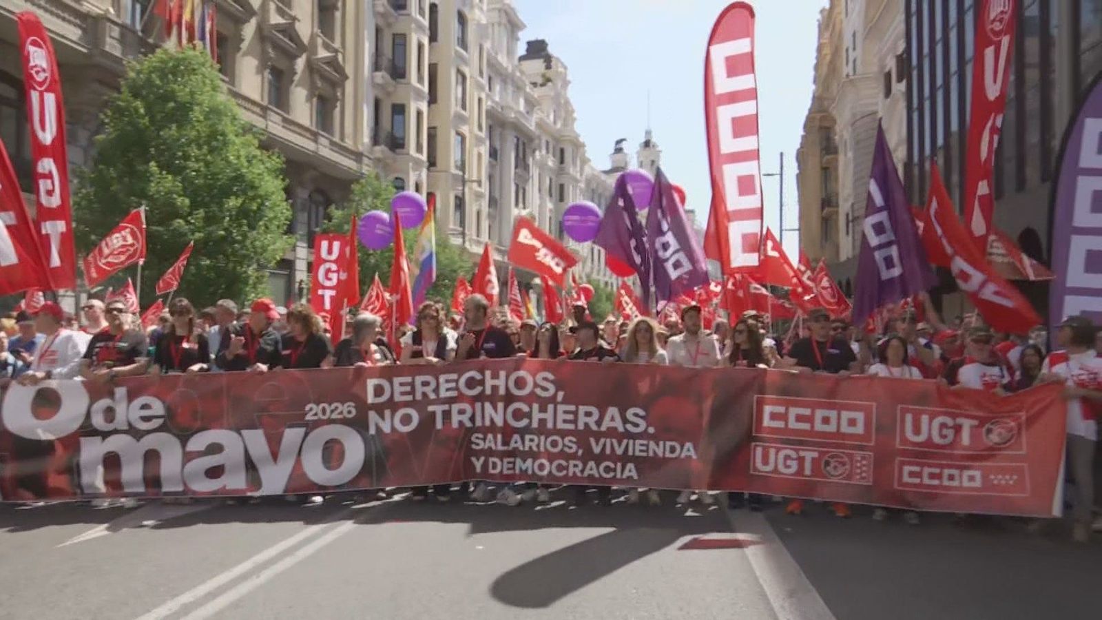 Manifestación de CCOO y UGT en Madrid bajo el lema 'Derechos no trincheras, salarios, vivienda y democracia'