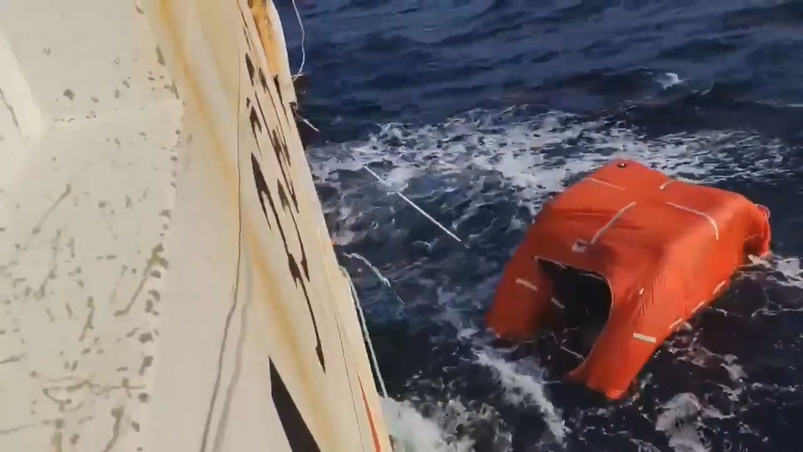 9 muertos, 4 desaperecidos y 14 supervivientes en el naufragio del Argos Georgia